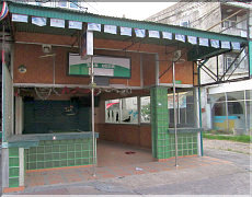 Duk Dik Bar, Naklua Road