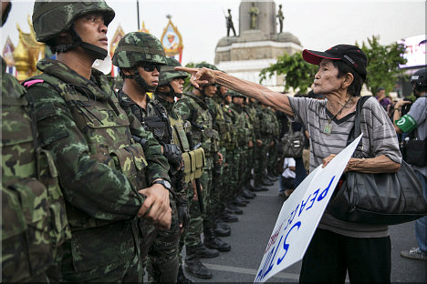 Police shake-up cuts ties to Thaksin