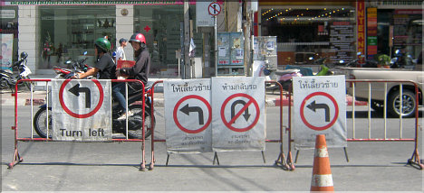 Stupid traffic signaling in Pattaya