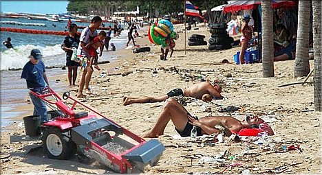 Cleaning Pattaya Beach