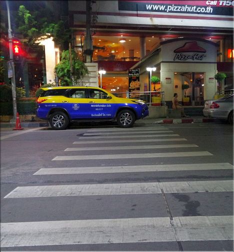 Pattaya Police apparently supports new use for pedestrian crossings
