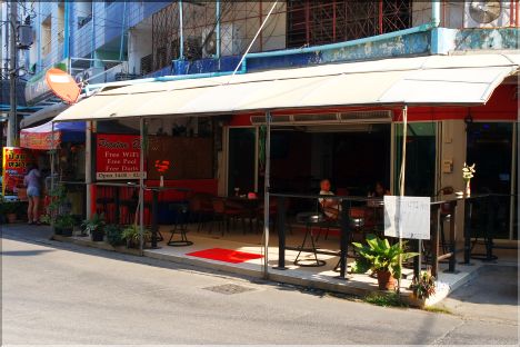 Phantom Bar opened in Soi Buakhaow