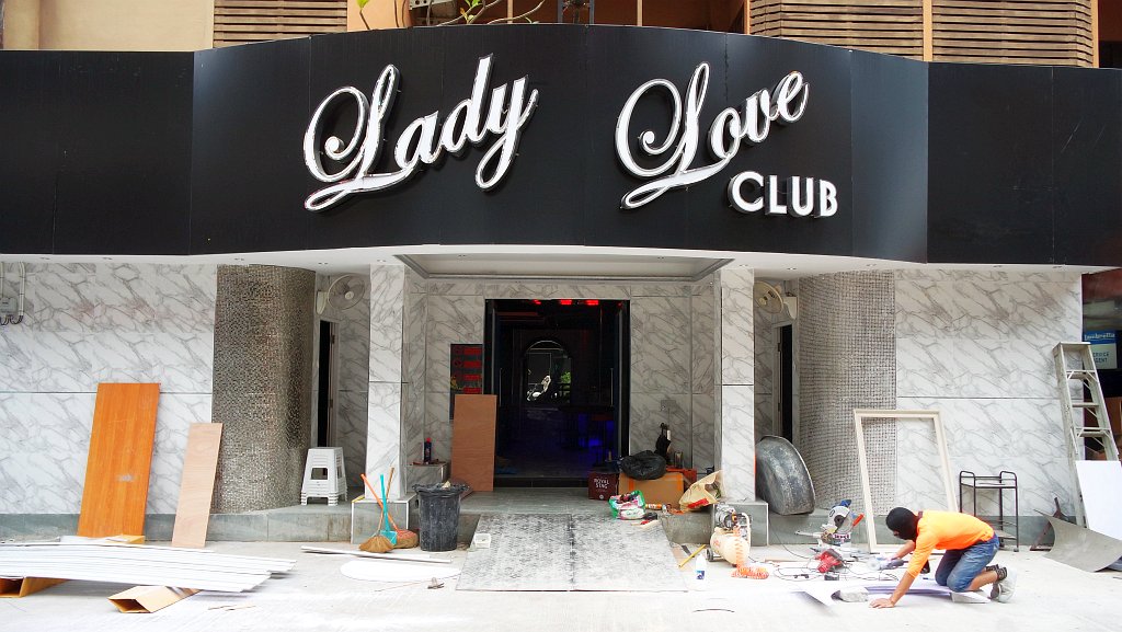 Lady Love A Go-Go Soi LK Metro