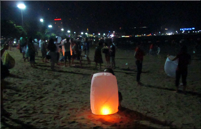 NightWalker's Pattaya Picture Show: Loy Kratong Festival 2013