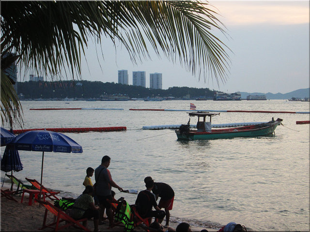 NightWalker's Pattaya Picture Show: Pattaya Beach 2014