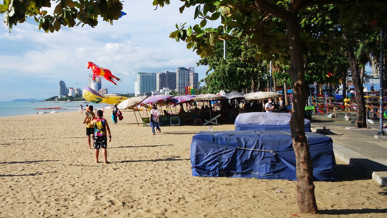 NightWalker's Pattaya Picture Show: Kite on the Beach 2021