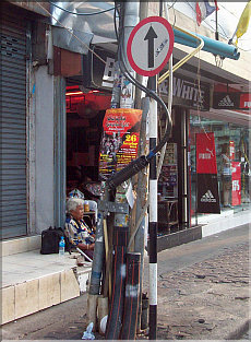 Pattaya: One way sign